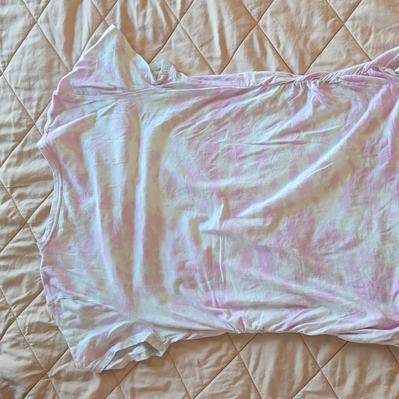 Two (2) Isabel Maternity by Ingrid & Isabel Ruched Maternity T-shirts in XL - Picture 4 of 5